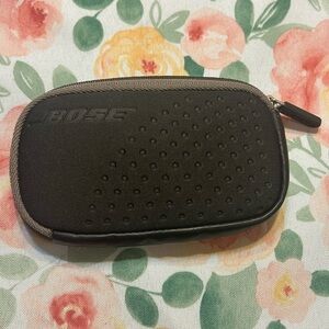 BOSE QuietComfort® 20 headphones carrying case